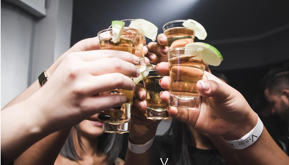 tosting drinks
